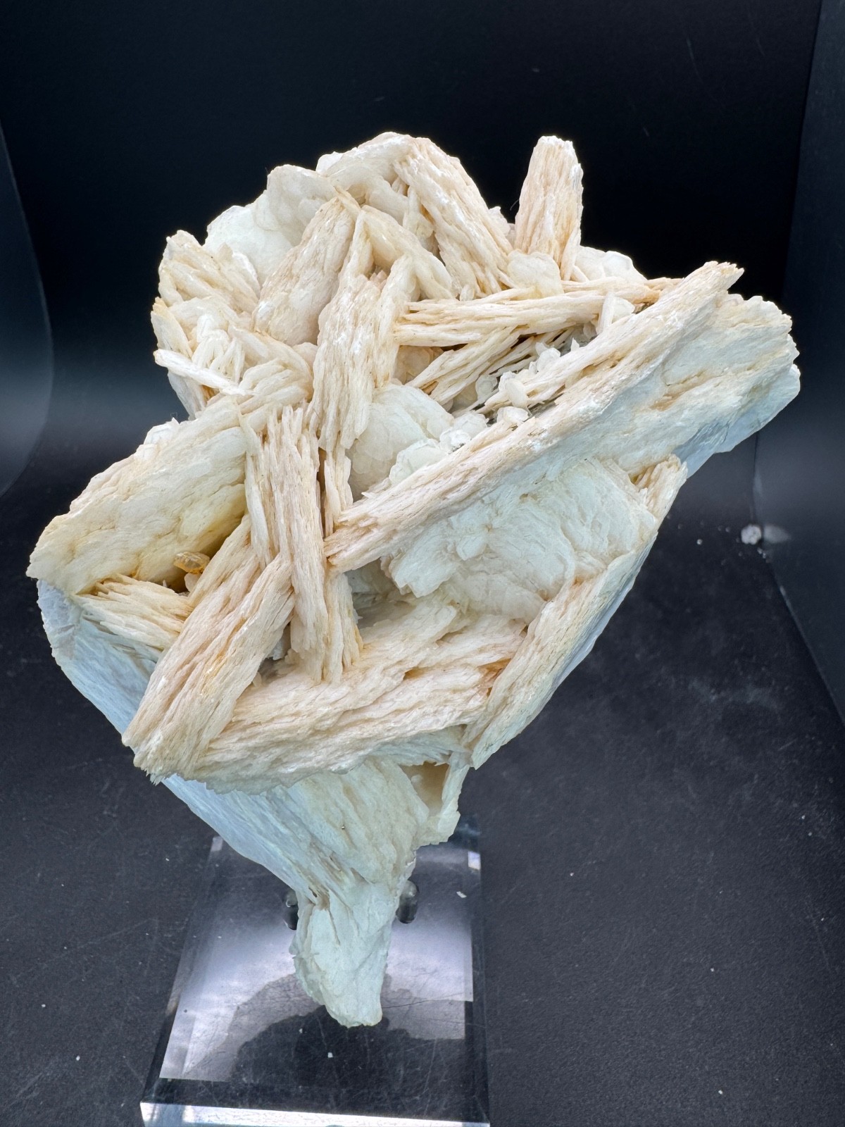 6672 Lovely White Petal Calcite with Pink UV Hu Bei 654g