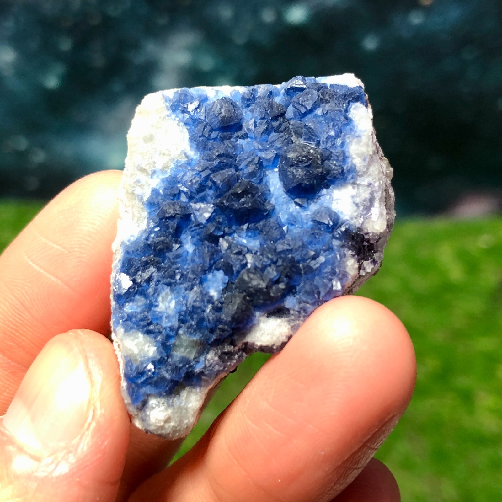 Tiny Blue Fluorite Cluster Crystal Mineral specimen Healing Chakras 25g 3.5cm