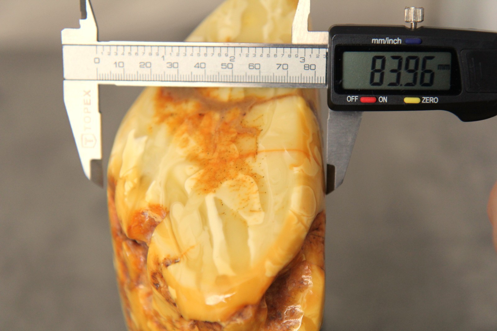 HUGE Baltic butterscotch Amber – 1025 G – Exceptional specimen with TIGER LINES
