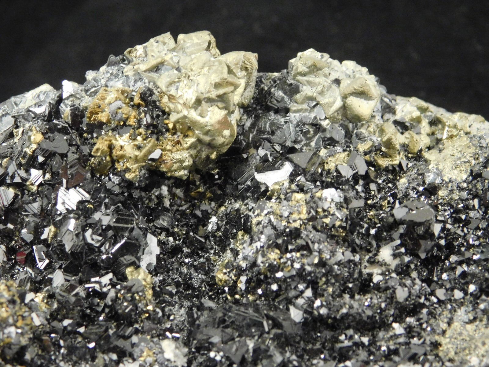 BIG! PYRAMID Shaped Pyrite Crystal Cluster w Sphalerite and Chalcopyrite 878gr