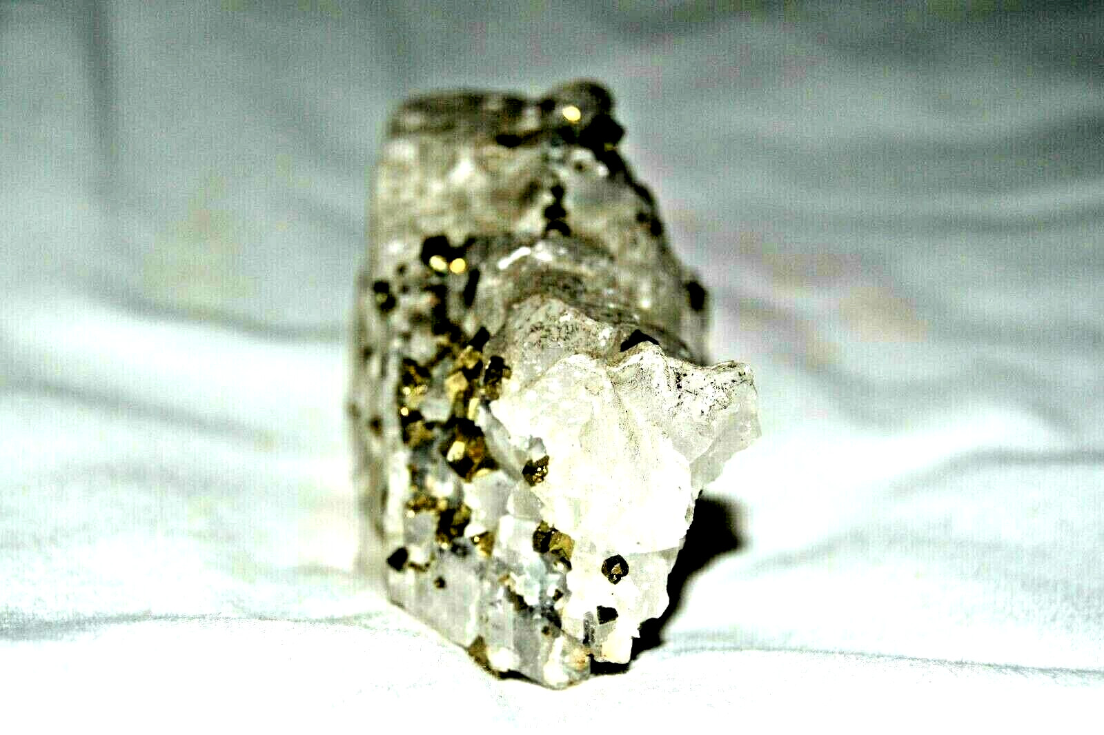 Raw Pyrite Crystals on Quartz Matrix Mineral Specimen Fools Gold Cubes 110g 2.5″