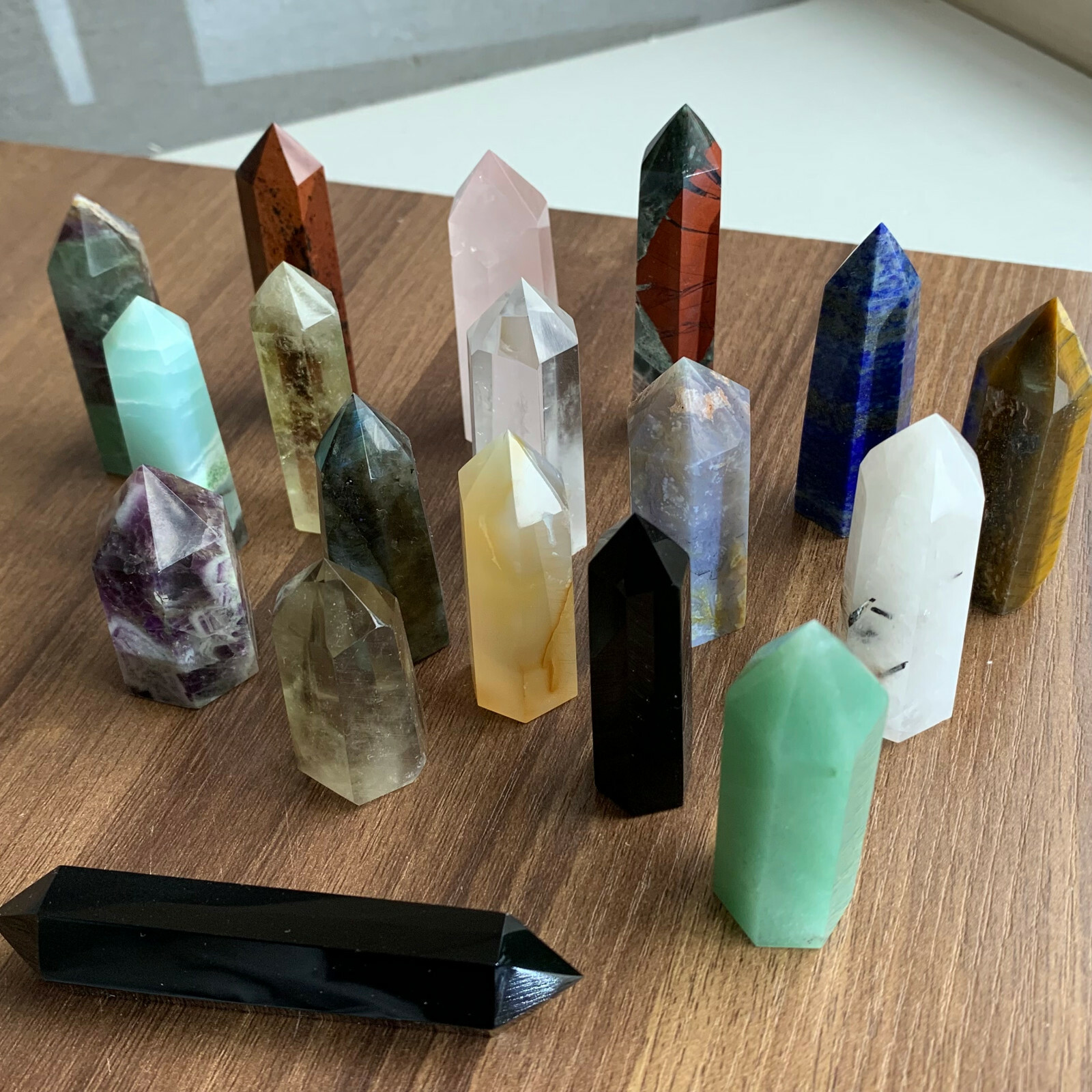 send randomly 18pcs a lot Natural quartz obelisk crystal wand point healing