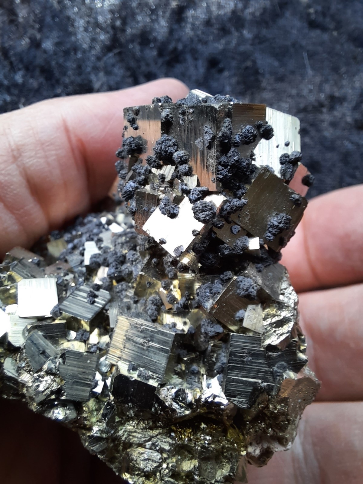 100% Natural High Quality PYRITE Crystal CUBE Cluster with SPHALERITE Peru 235gr