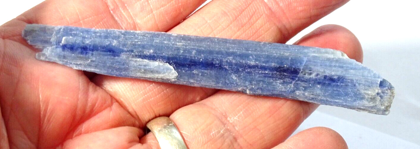 LARGE BLUE KYANITE NATURAL CRYSTAL – app. 13.11 gms 9.5 x 1.4 x 0.7 cms #A