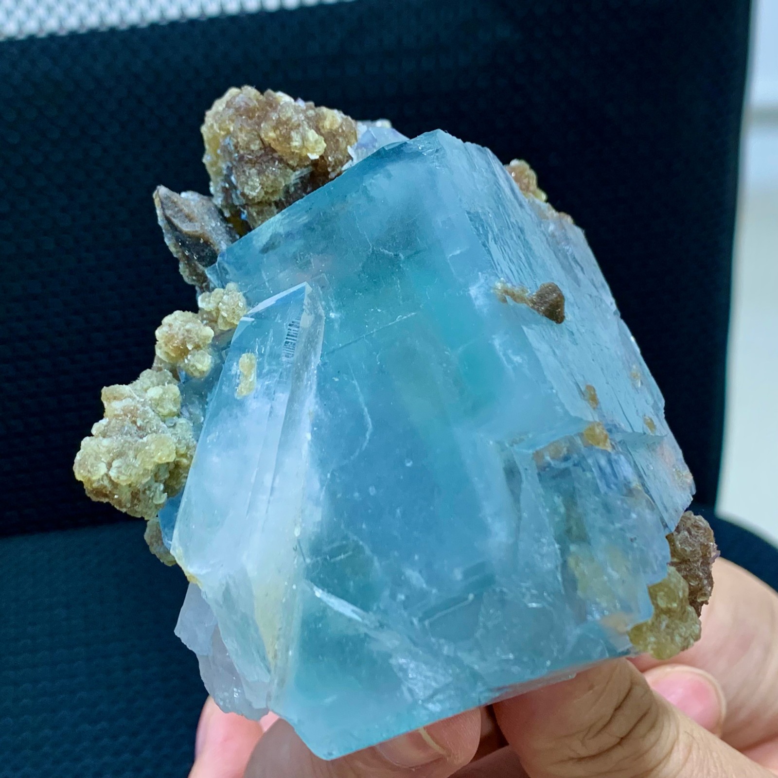 314G Rare transparent blue cubic fluorite mineral crystal sample/China