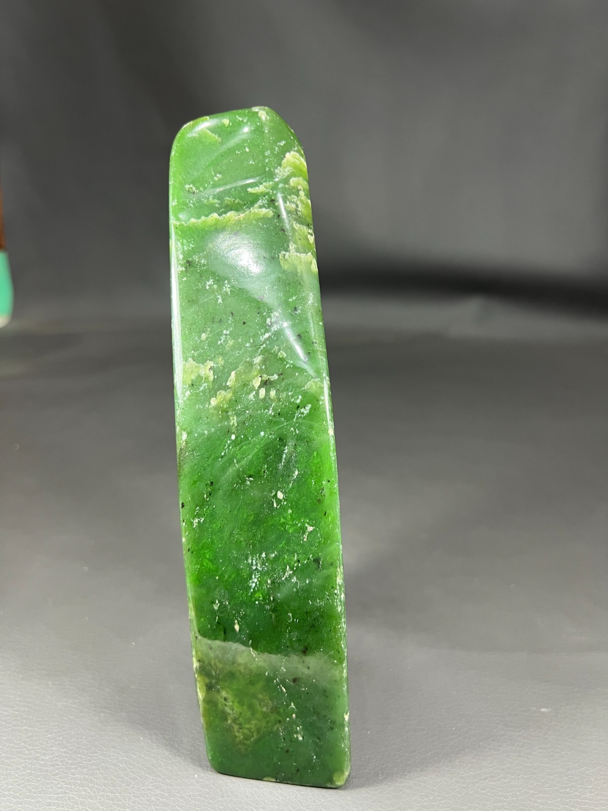 1342g Nephrite Jade Freeform – 19x4x6.5 cm, Translucent Stone, Natural Polished
