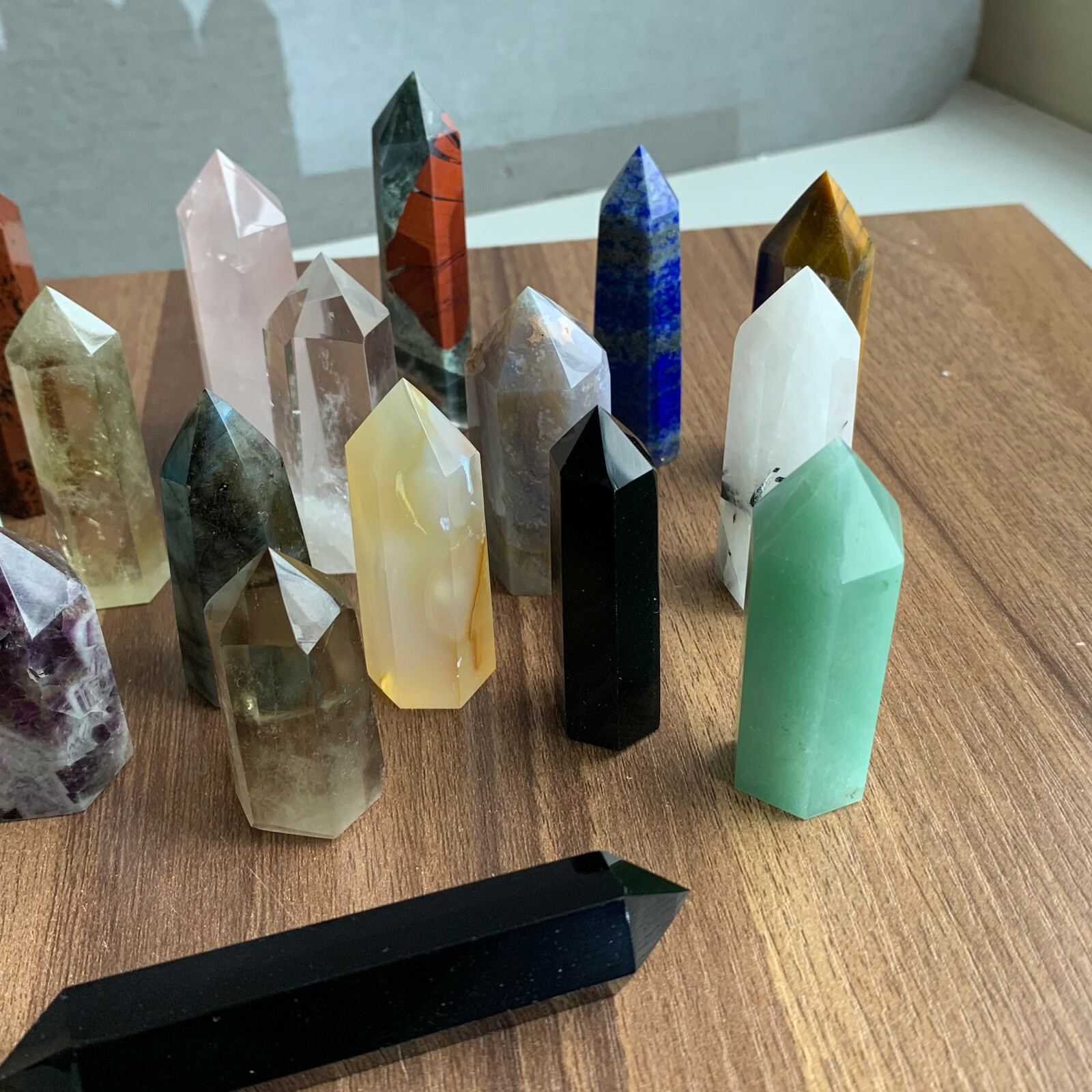 send randomly 18pcs a lot Natural quartz obelisk crystal wand point healing