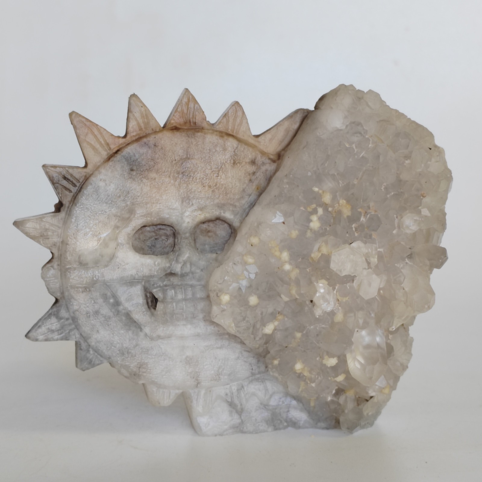 Natural crystal, quartz cluster, mineral specimen, hand carving，Sun Skull