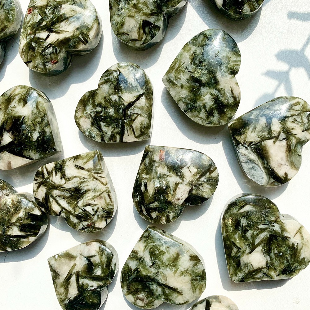 3Pc 50-100G Natural Crystal Green Mica Heart Polished Home Office Decor