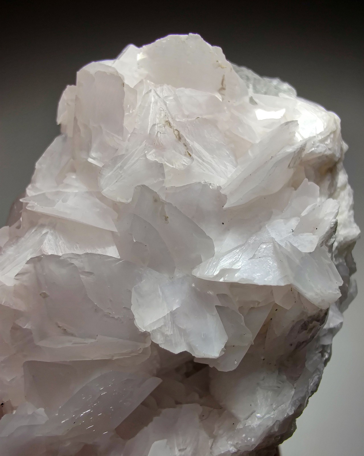 Excellent Calcite crystals with Fluorite, UV. Yaogangxian Mine, China. 57 grams.