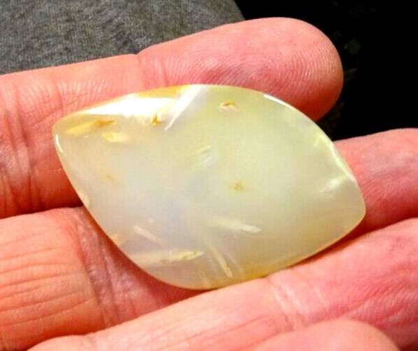 LOVELY POLISHED SLICE OF AGATE – INDONESIA – 4.0 x 2.5 cms 8.10 gms #A