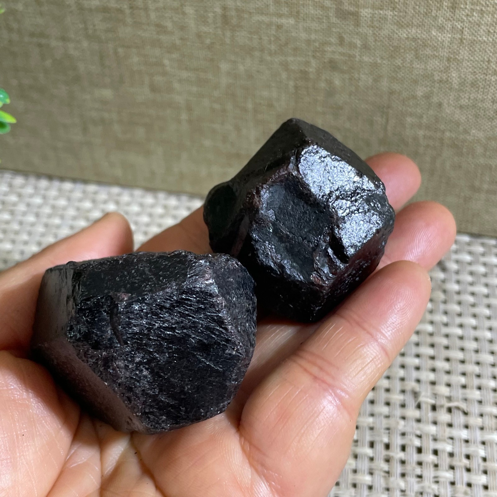 224g RED Garnet Crystal gemstone rough stone mineral specimen