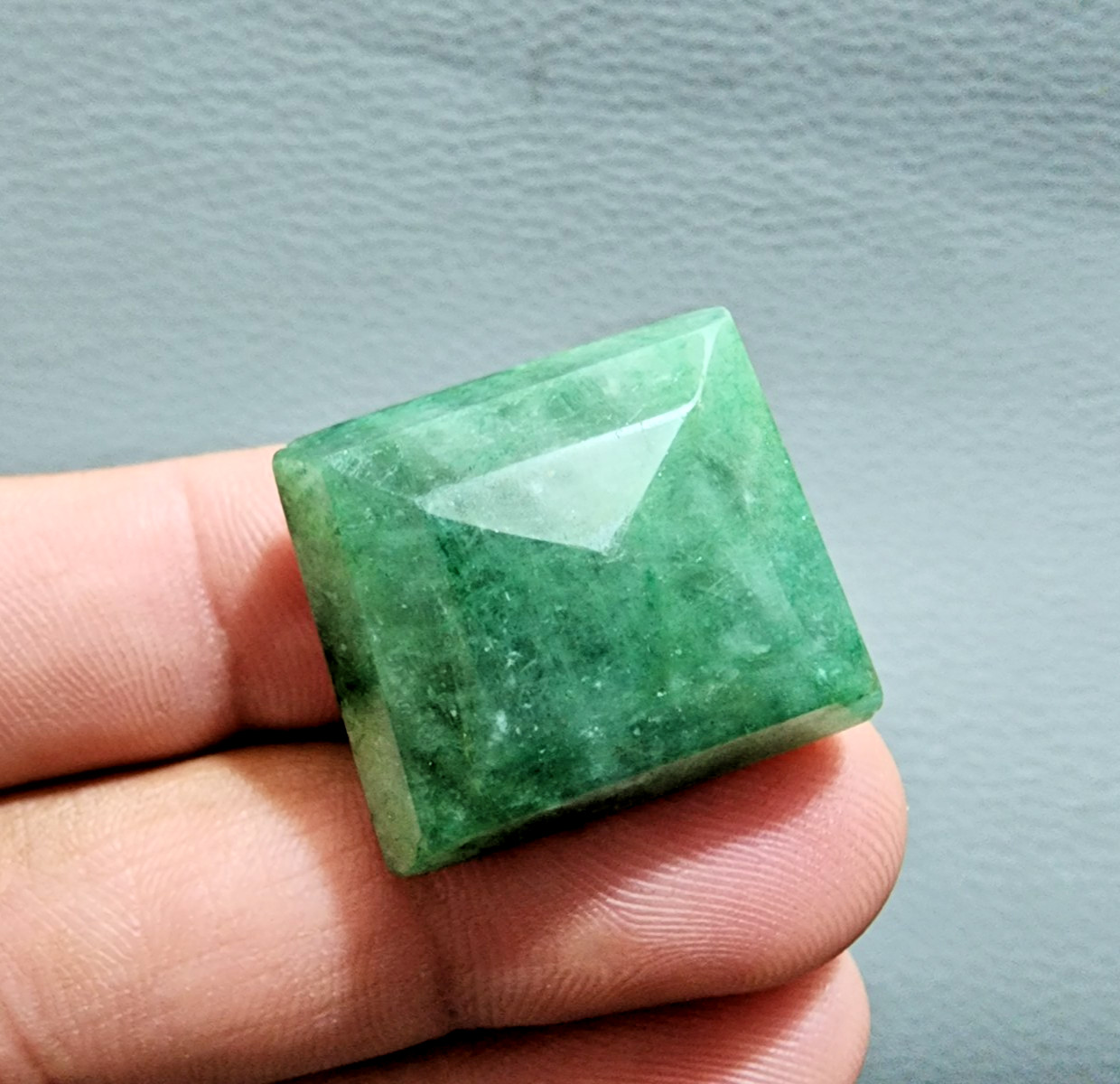 Top AAA+ Green Brazilian Emerald 70.60Crt Large Size Gemstone Jewelry For Making