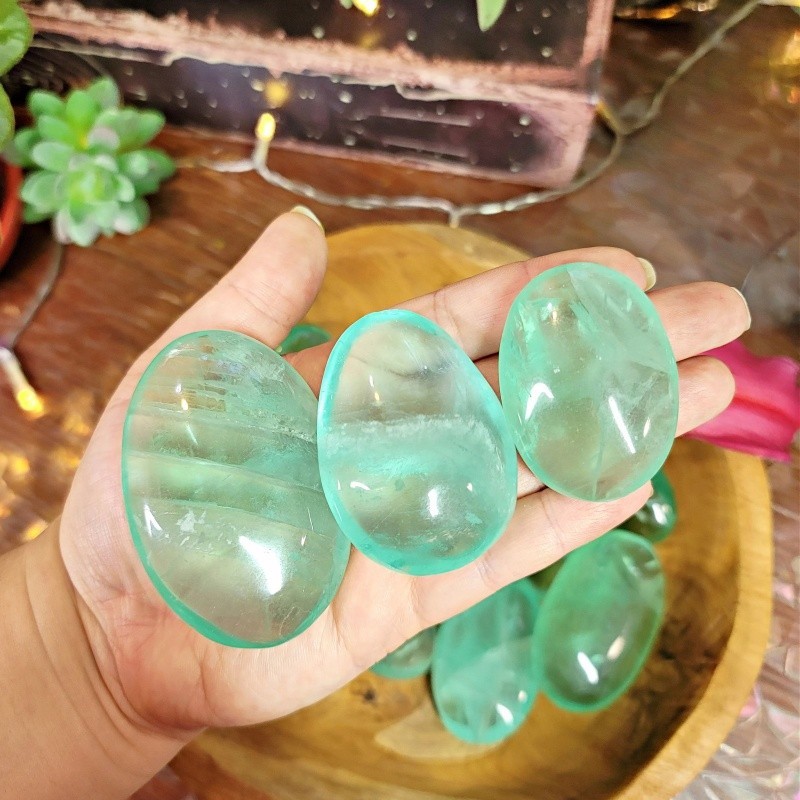 100-150g Natural Green Fluorite Palm Stone Polished Quartz Clear Healing Decor
