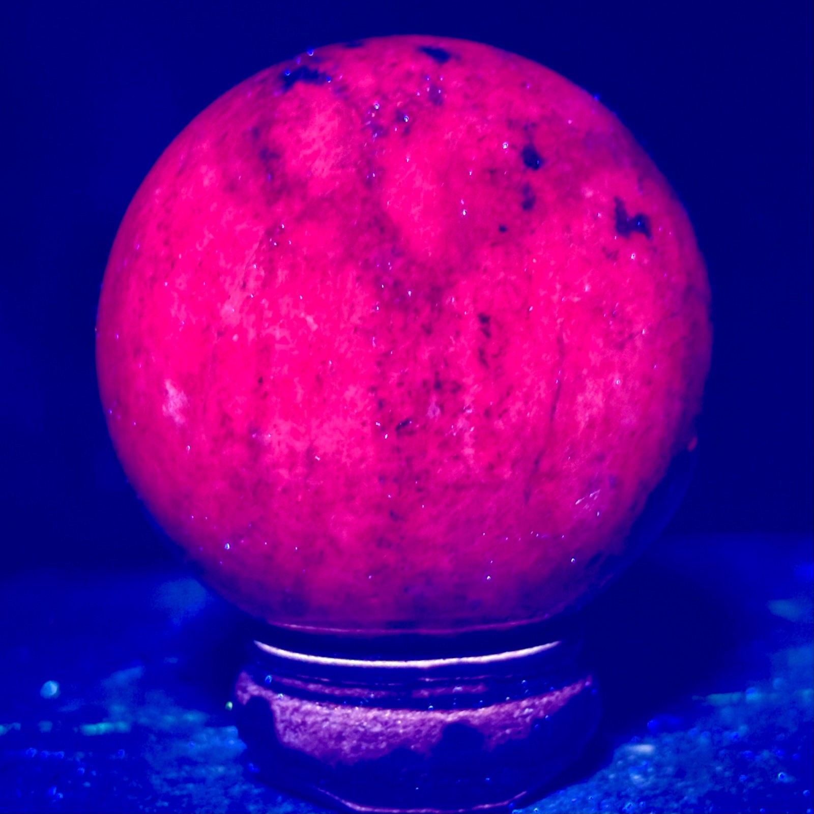 1.55LB Natural Blue Sapphire And Ruby Sphere Fluorescent Glow Under UV Light