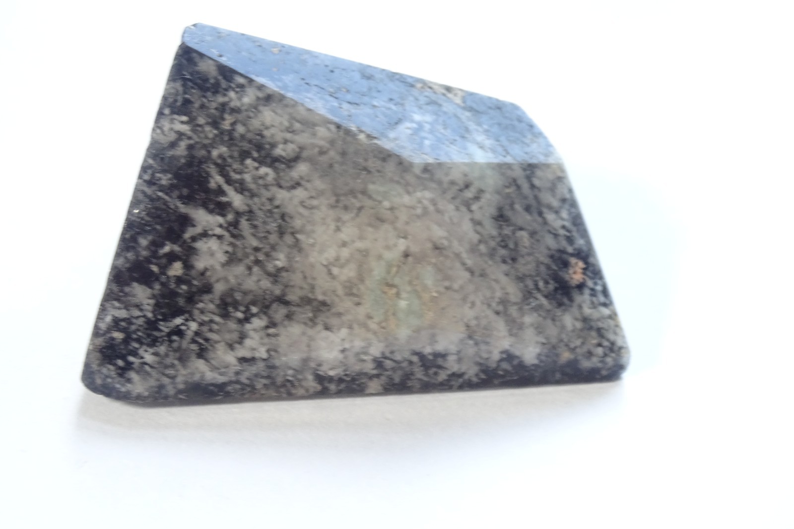 LARGE TOURMALINE in QUARTZ POLISHED TUMBLED PIECE – 4.2 x 3.5 x 2.2 cms 35 gms