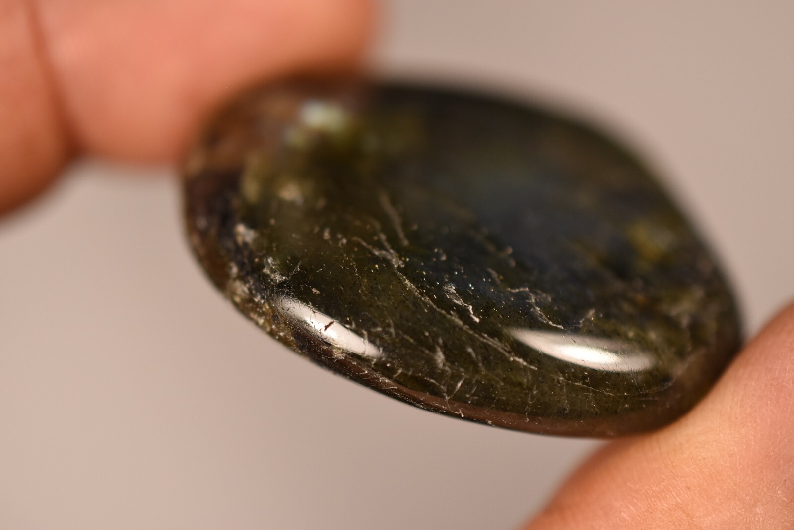 *LABRADORITE* Palm Stone 4.2cm 27.1g Flat Worry Thumb Natural Stone