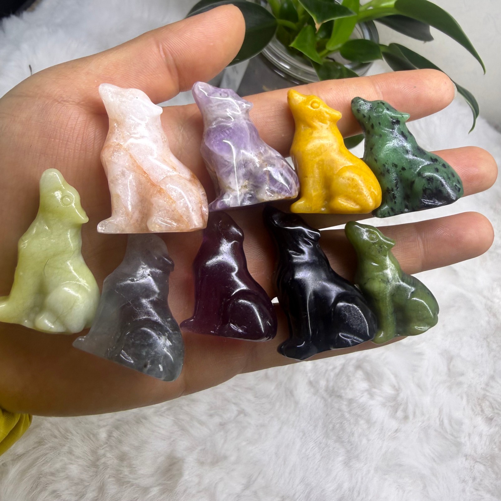 5pc 1.4″ Natural Mixing Quartz Crystal Carved Wolf Reiki Heal random