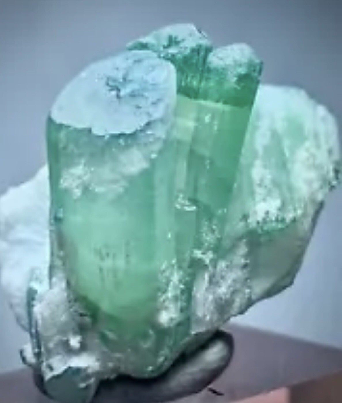 37 carats. Tourmaline, Sea foam, Mint, Green, Natural, Crystals , Specimen