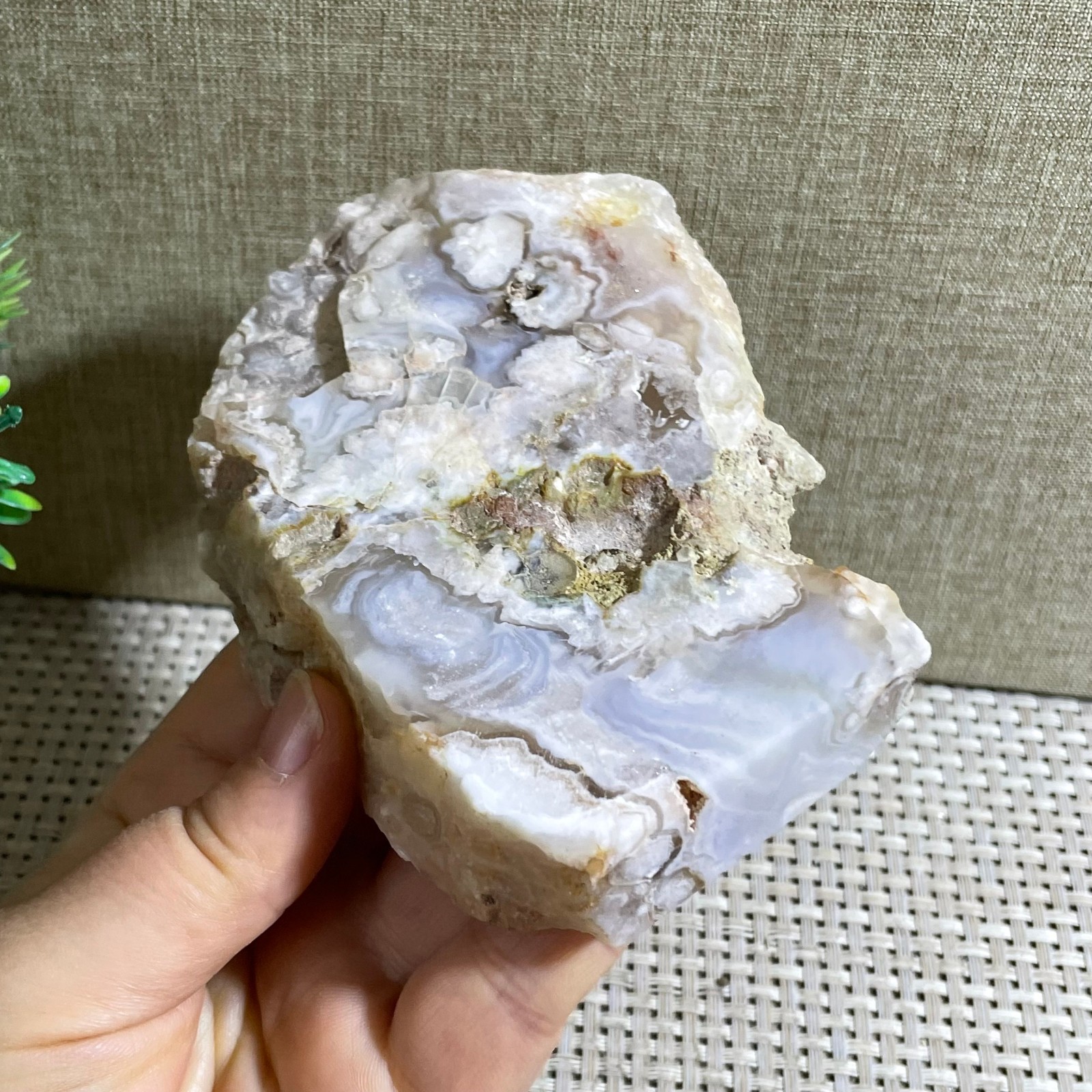 Sakura Agate Blossom Facet Rough Specimen Madagascar 310g g18