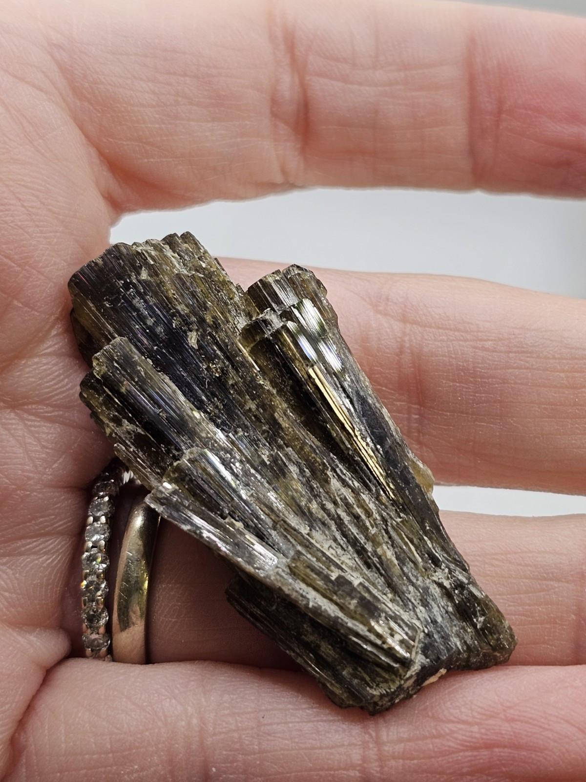 Mini Epidote Bunch Cluster Green crystal Epidot grounding 9g 4cm X 2cm Pakistan