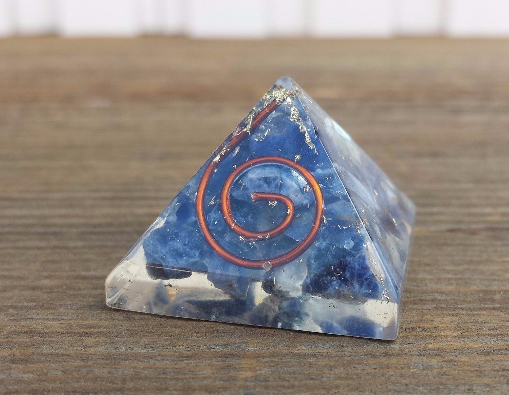 SMALL (25-30mm) SODALITE COIL ORGONE GEMSTONE PYRAMID ORGONITE