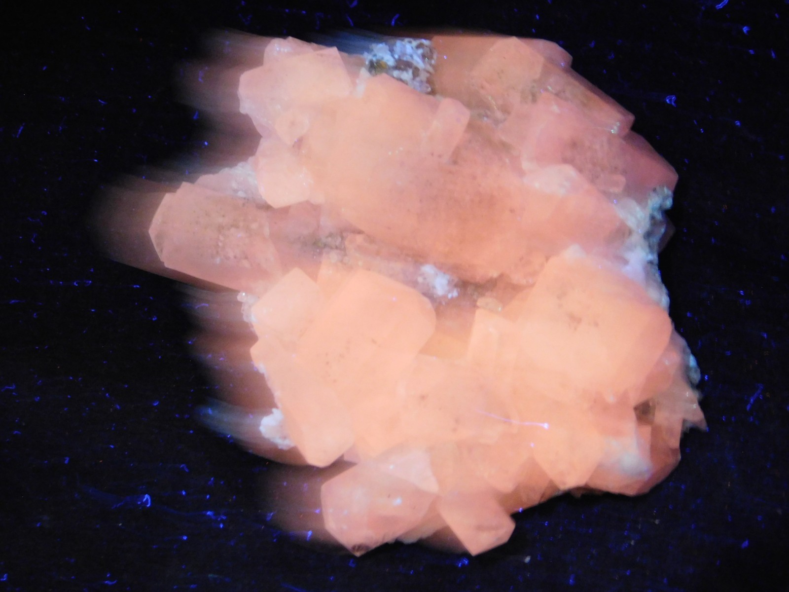 FLUORESCENT Calcite Crystal Cluster on Druzy PYRITE Peru 122gr