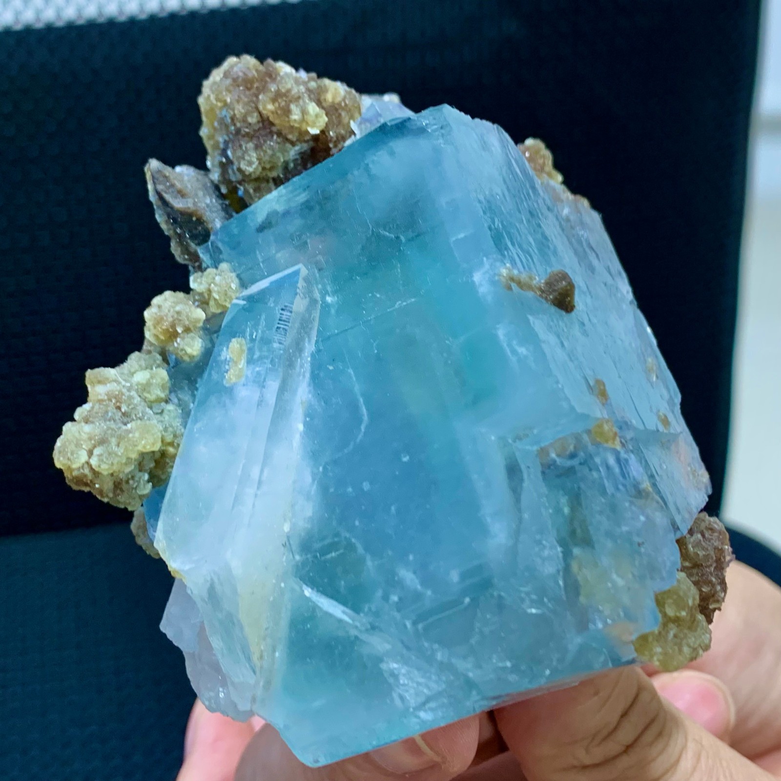 314G Rare transparent blue cubic fluorite mineral crystal sample/China