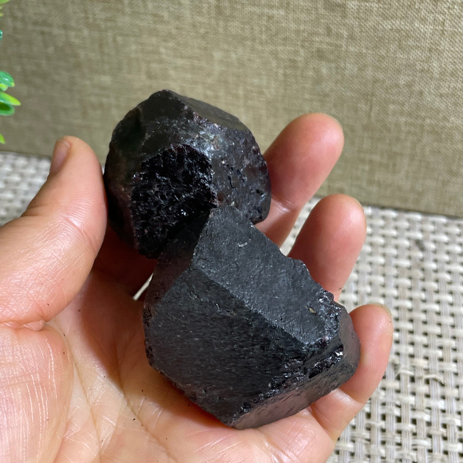 224g RED Garnet Crystal gemstone rough stone mineral specimen