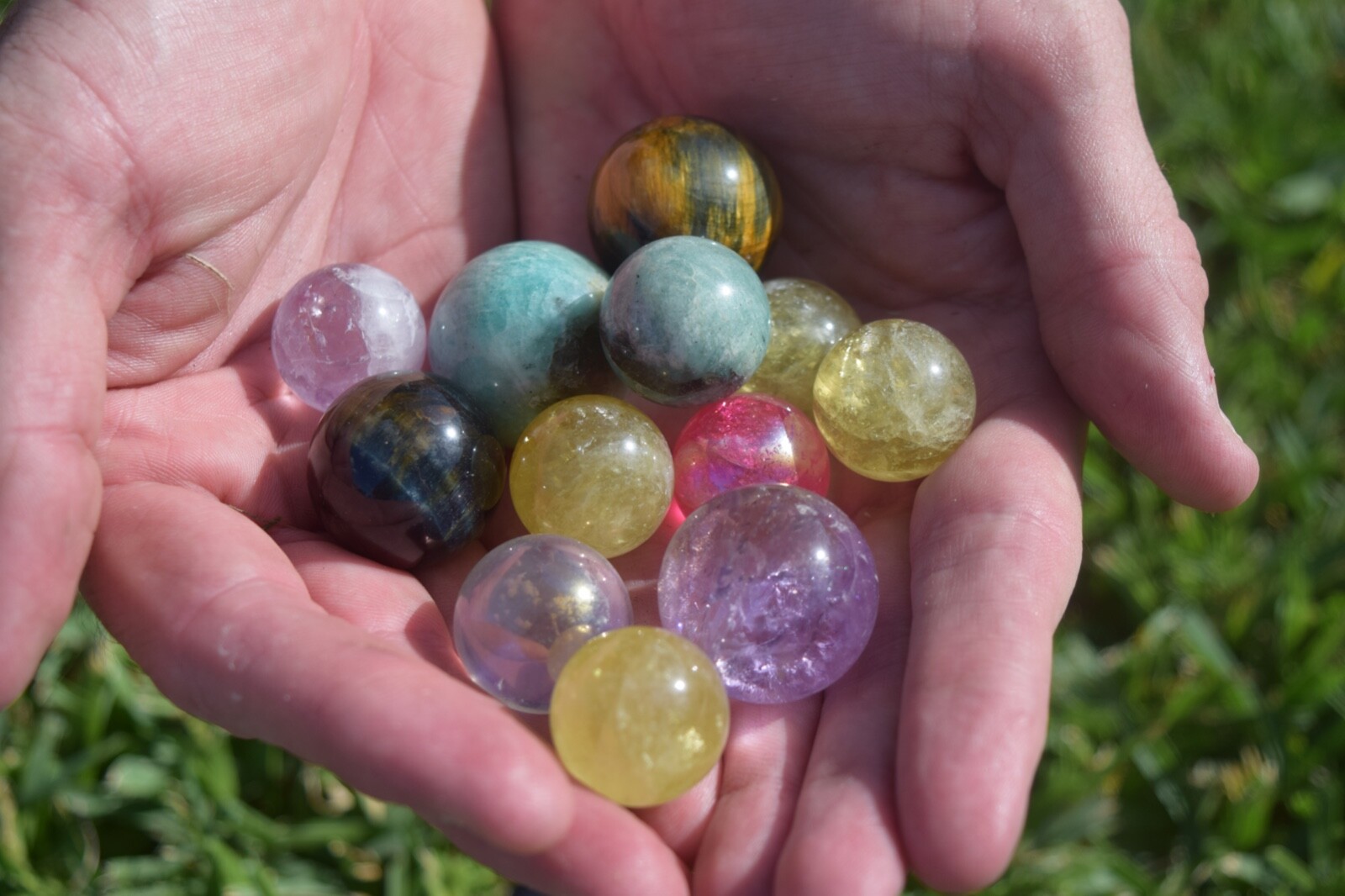 Mixed Color, Various Size Spheres 232g Lot 210