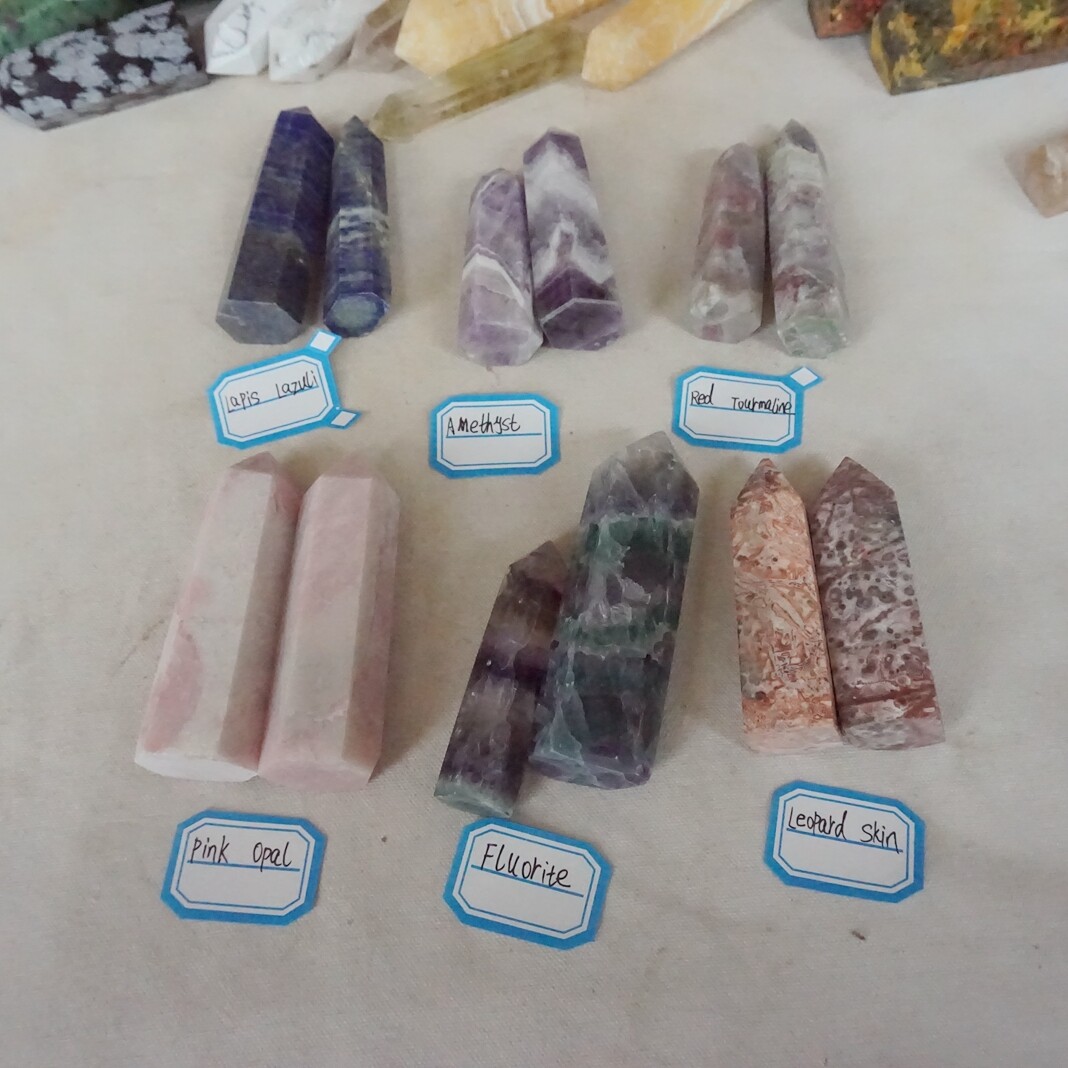 70Pcs 35 Kinds Of Natural Quartz Crystal Jasper Mixed Stones Point Tower Healing