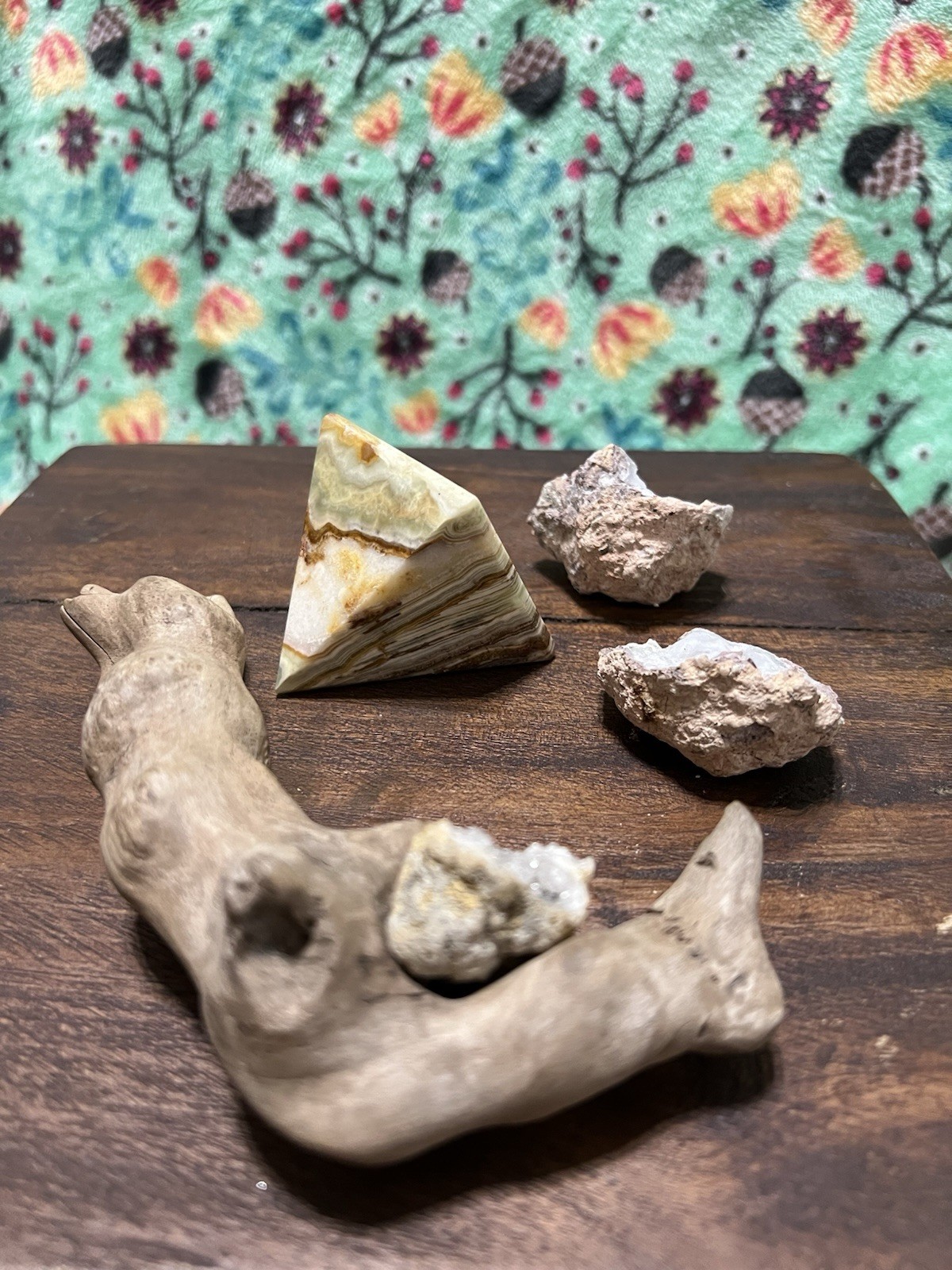 Crystal Geode Driftwood Decor Set Natural Onyx Stone Pyramid