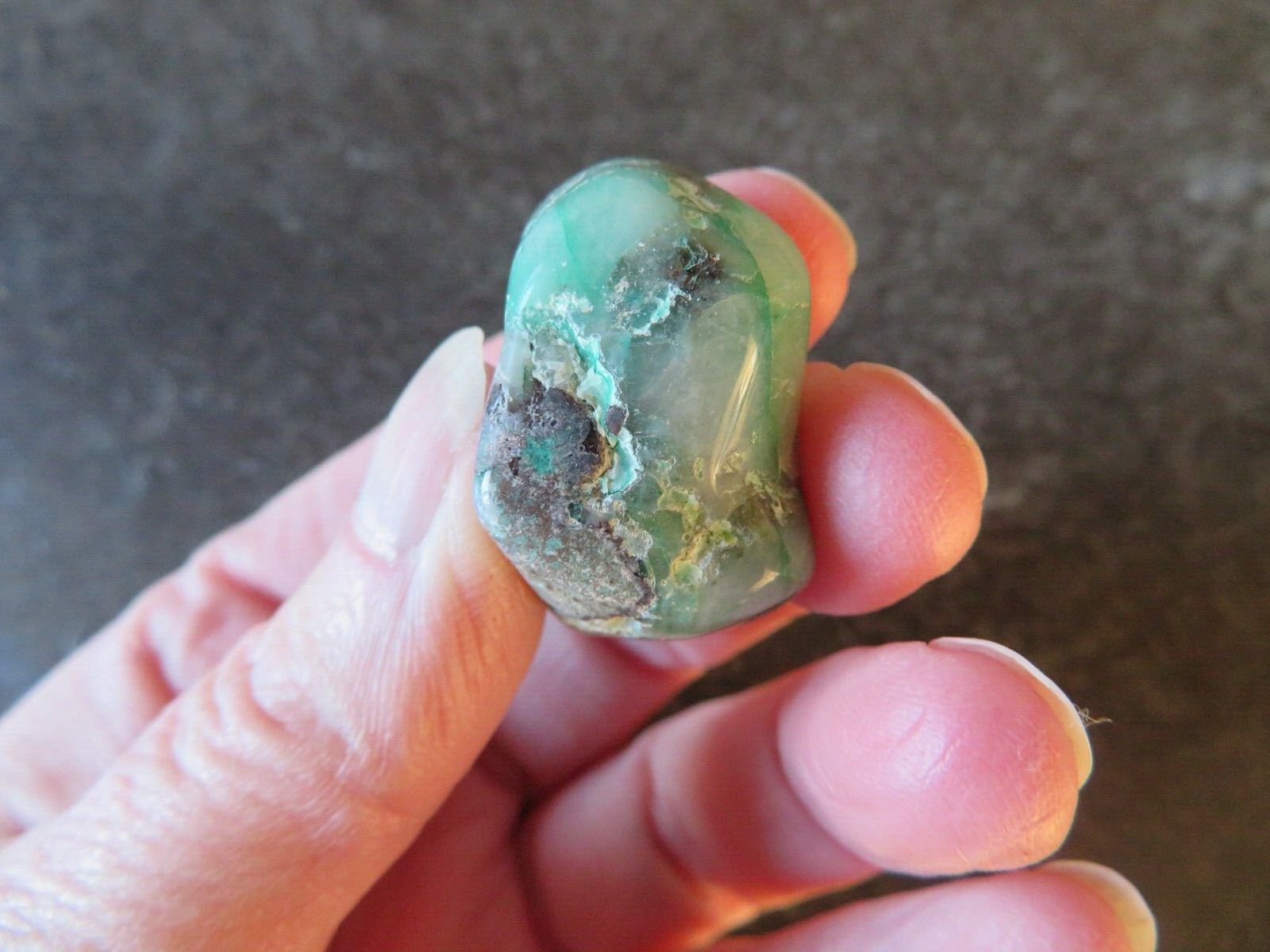 RARE DIOPTASE IN QUARTZ (17.0 grams / 29 mm) TUMBLESTONE (C9) MESSINA MINE, SA