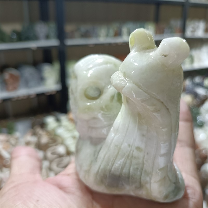 1pc Natural Nantian Jade Quartz Crystal Skulls Healing Carved Snail Skull 1.1LB