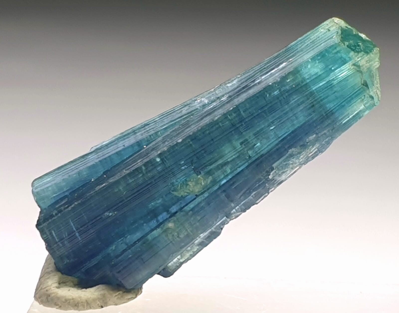 Top quality indicolite color tourmaline spray shape crystal from Afghanistan