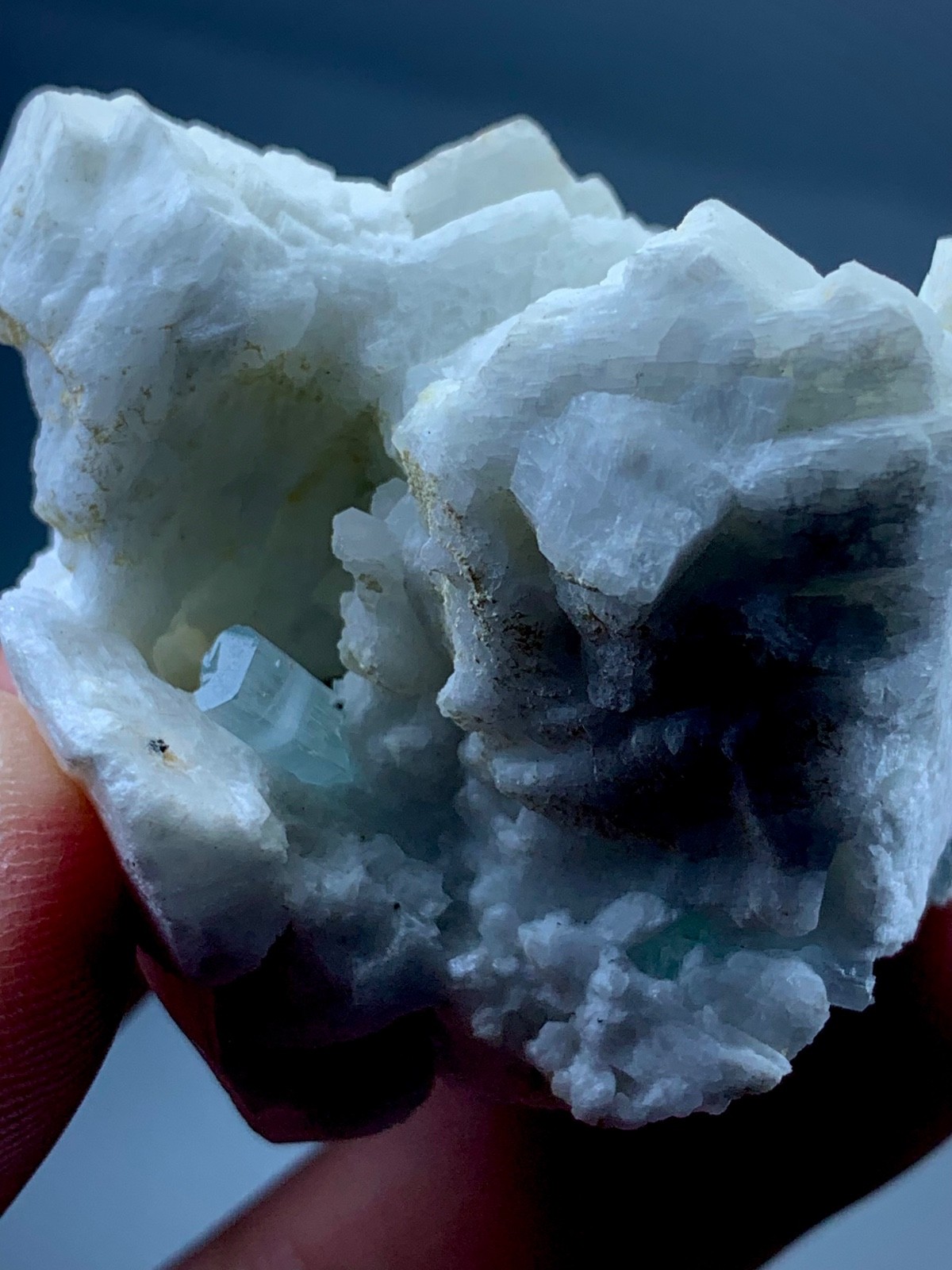 Natural Aesthetic Aquamarine With Feldspar From Pakistan (480 carats)