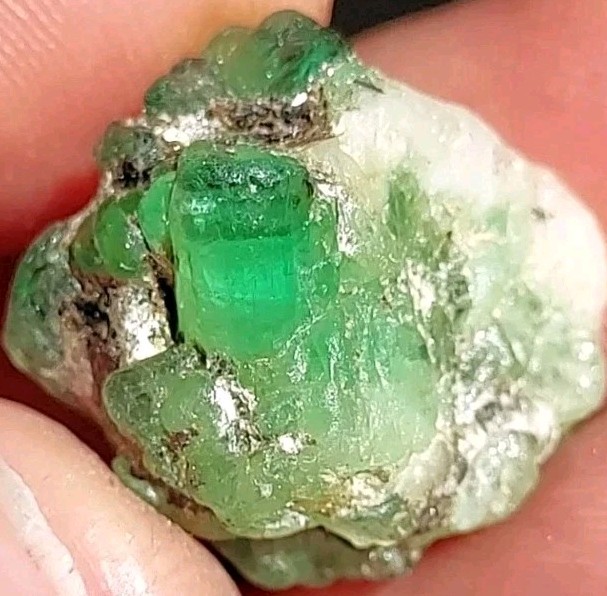 RARE GLOWING GEM EMERALD CLUSTER FROM ETHIOPIA