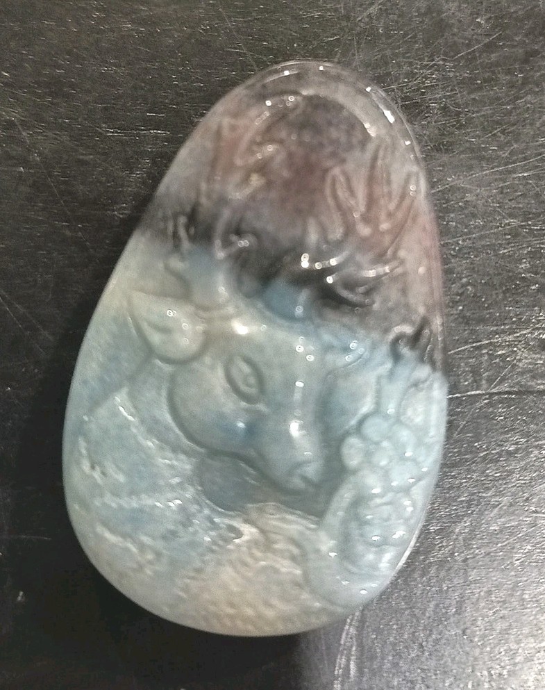 Trolleite Crystal Deer Carving (1) – White, Light Blue, And Dark Blue