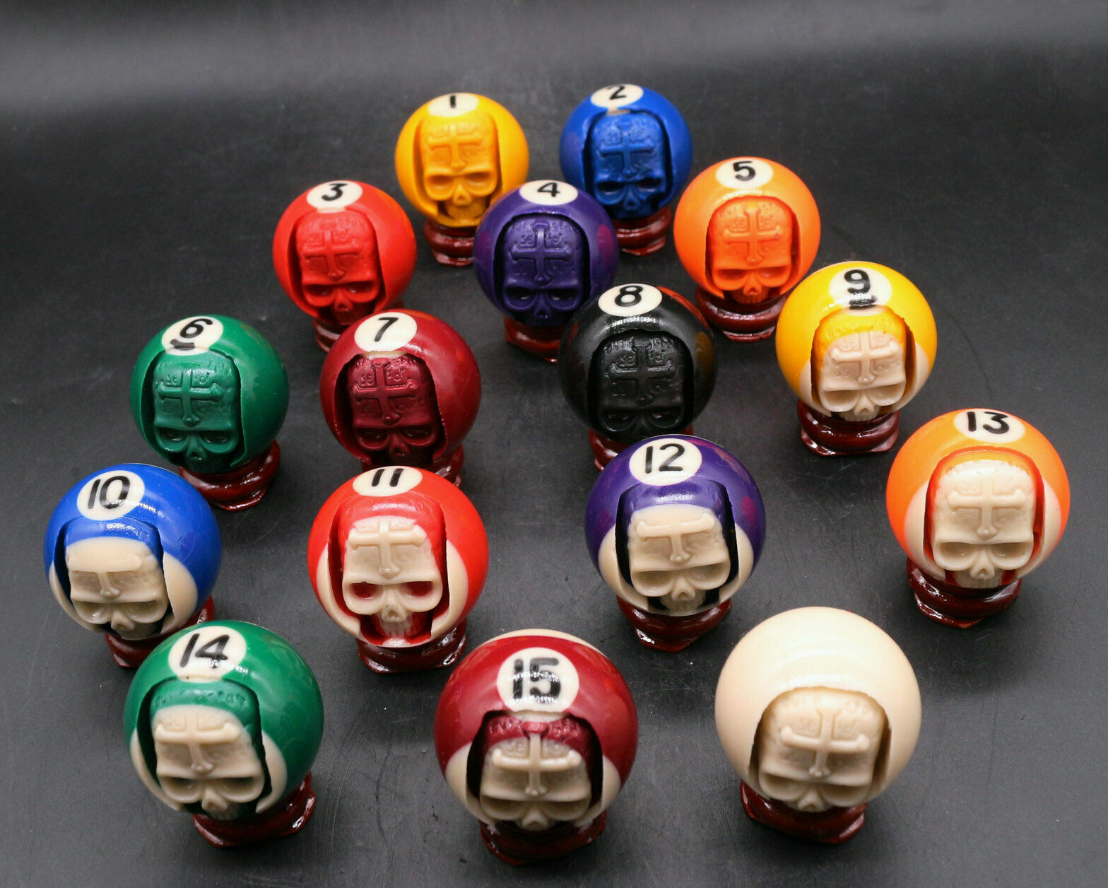 Hand Carved Head Human Skull in Billiard Pool Ball 1 Set of 16 Billiard + STAND