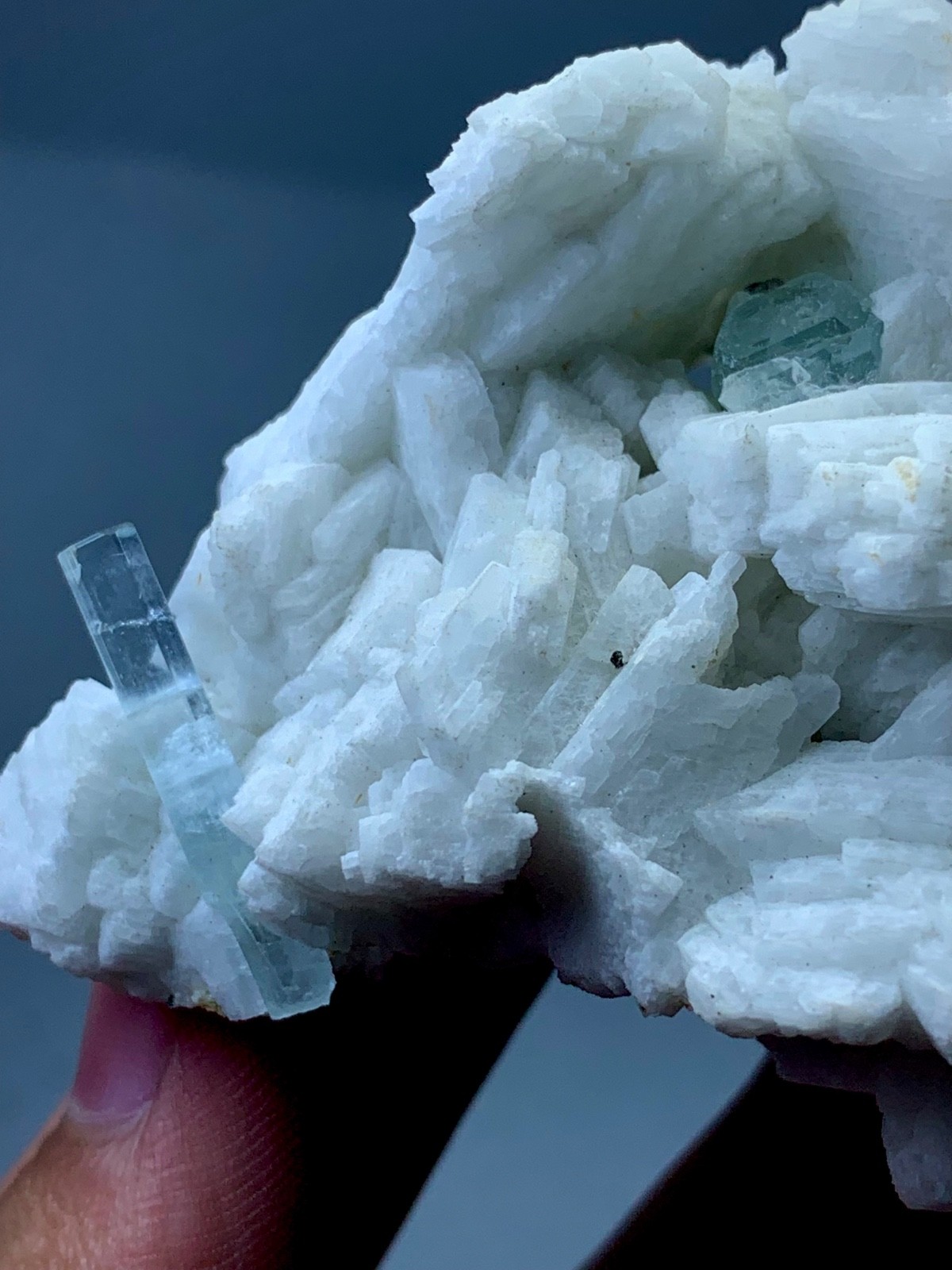 Natural Aesthetic Aquamarine With Feldspar From Pakistan (480 carats)