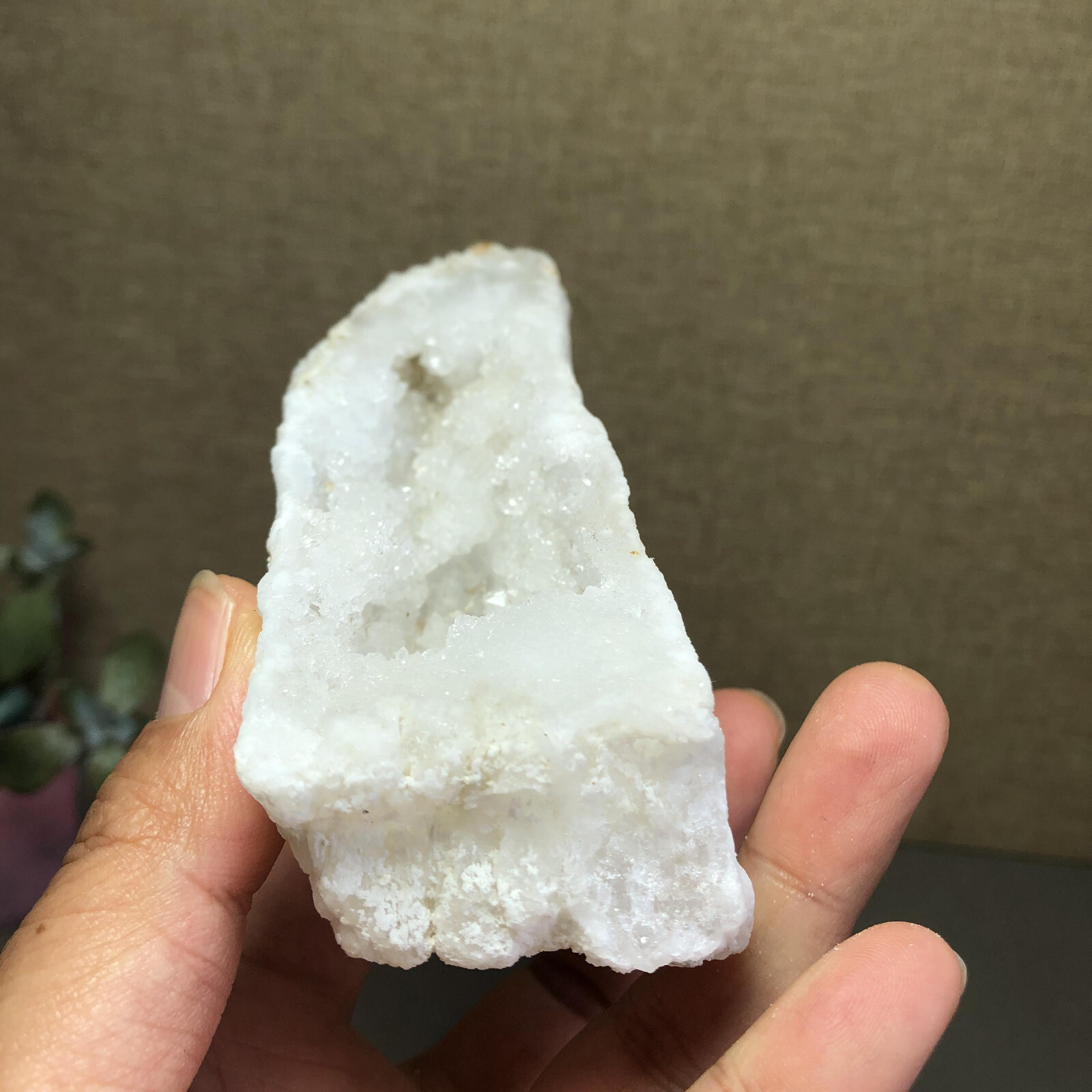 110mm Natural white Agate Cave rough original Crystal specimens 297g A3952