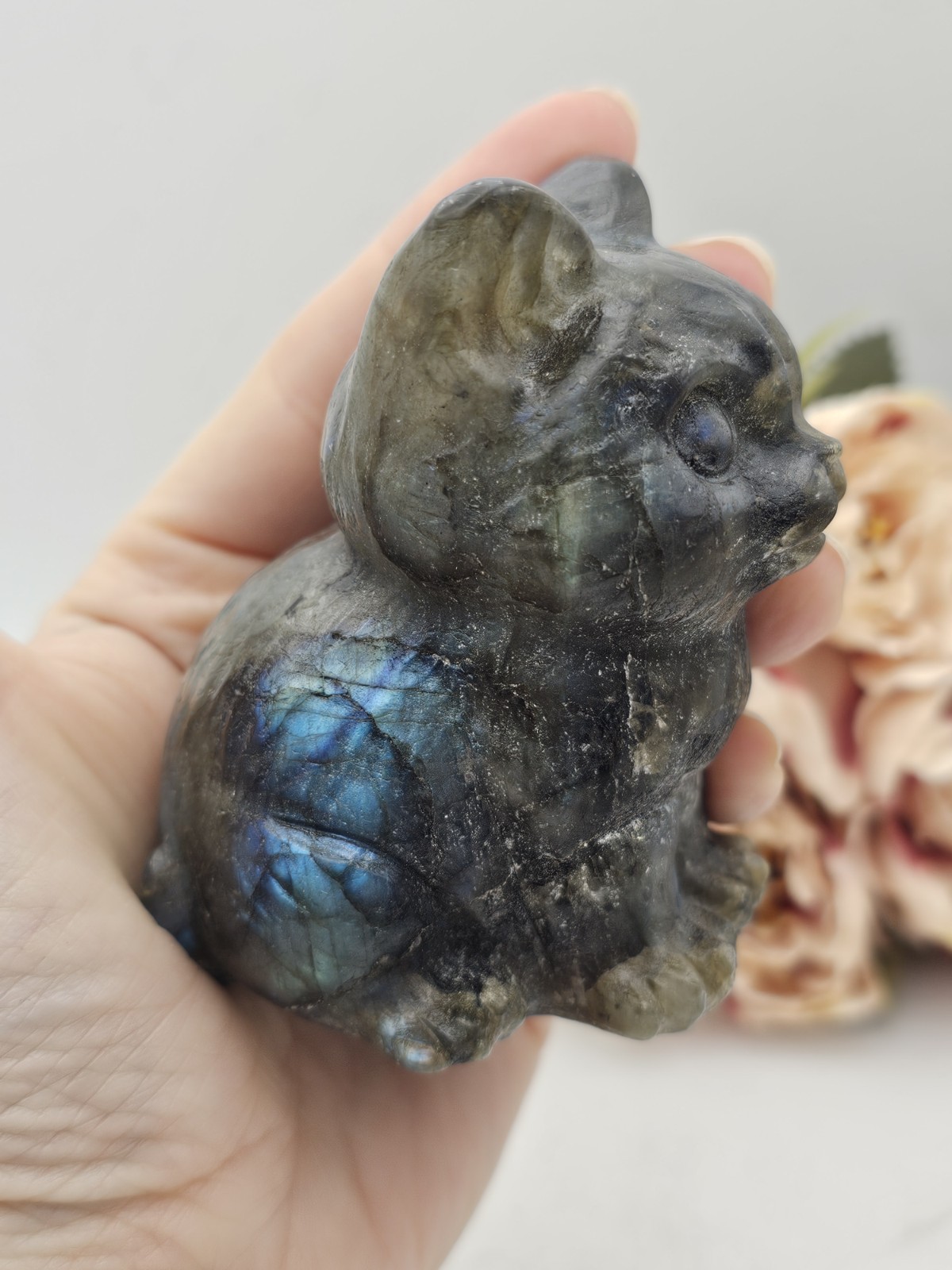 Large labradorite Cat crystal carving 345g 7.8cm blue green flash lab