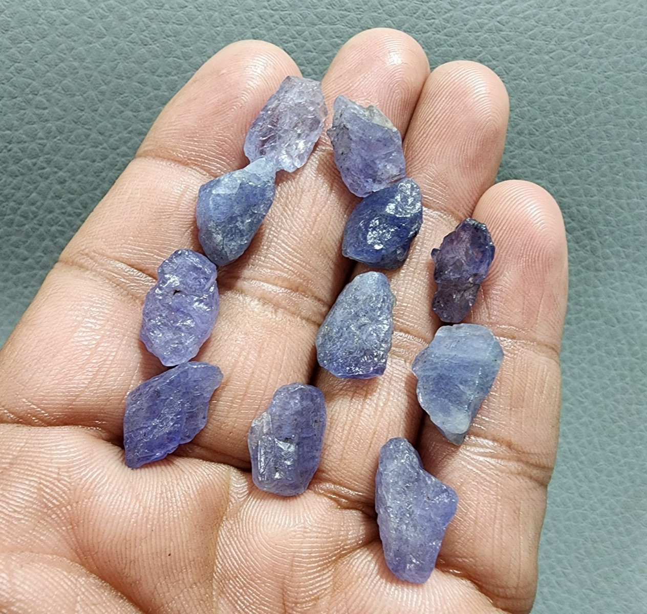 “12pcs Raw Tanzanite Rough 14-17mm Natural Tanzanite Gemstones Collector Lot”