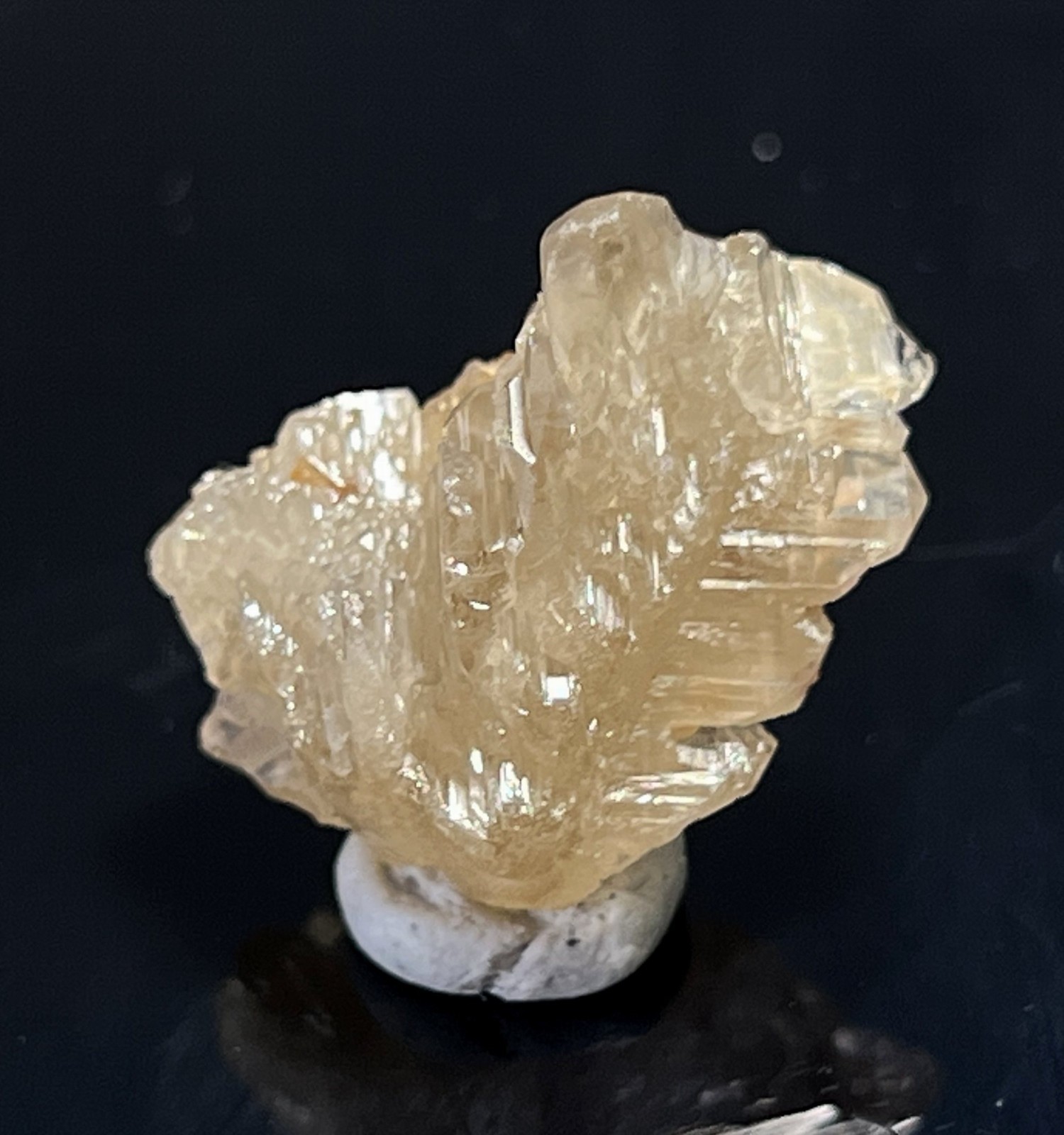 26mm 16g Fluorescent Cerussite crystal mined from Morocco, Natural Mineral