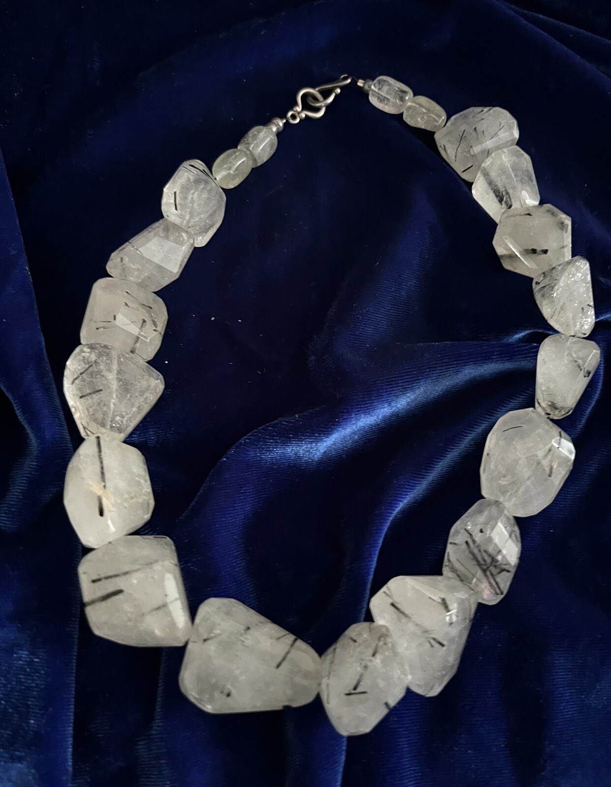 Vintage Chunky White Quartz with Black Tourmaline Inclusions 18″ Necklace Choker