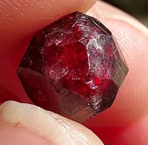 GEM RED ALMANDINE GARNET FACET GRADE SECTIONS FROM ALASKA, USA