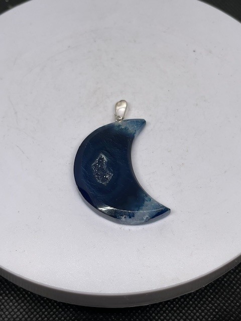 Druzy Agate Dyed Dark Blue Moon Pendant – Crystal