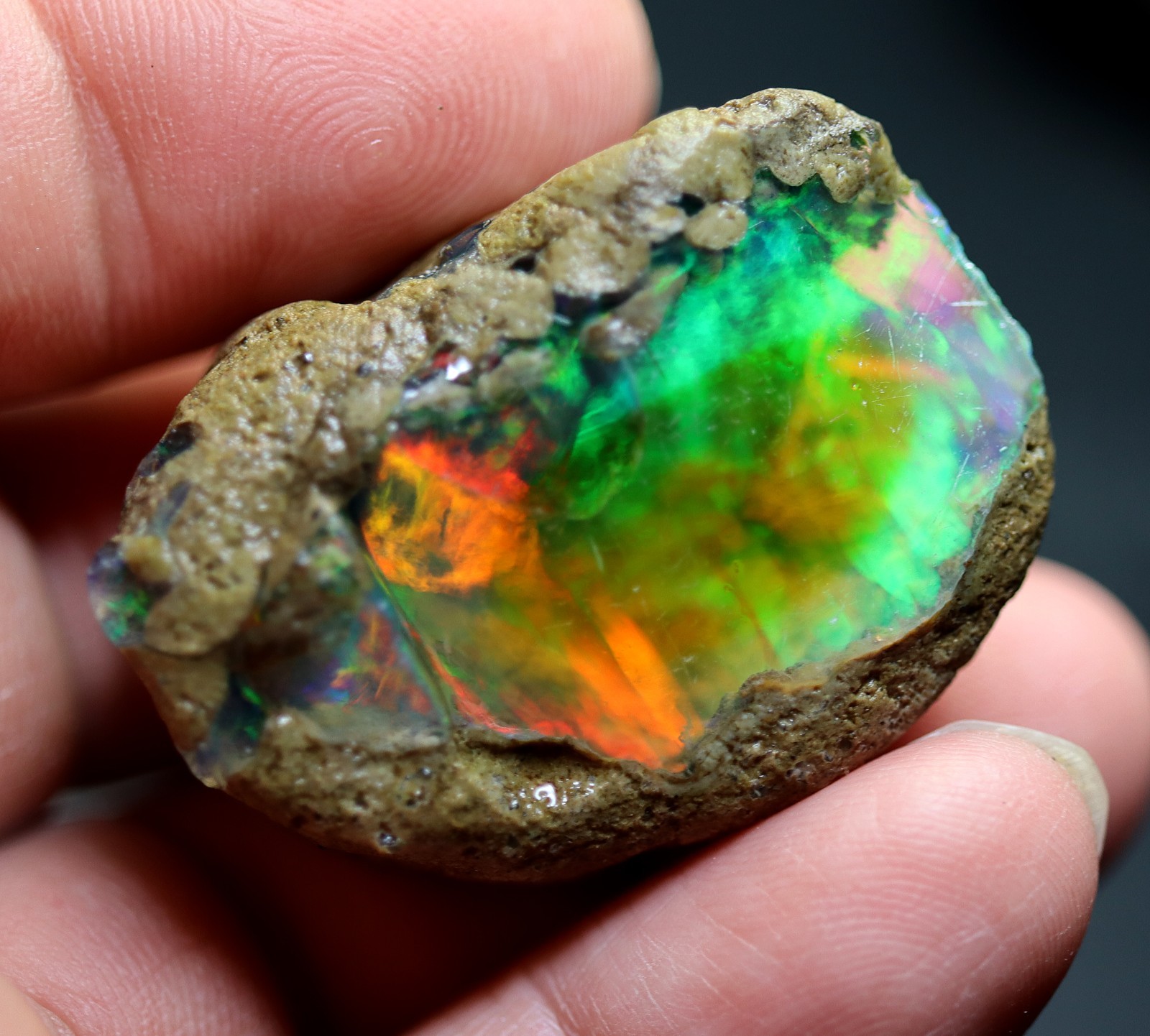 Flashy Opal rough. 140.25 carats, 28 g. 43 mm. Wegal Tena mine, Ethiopia