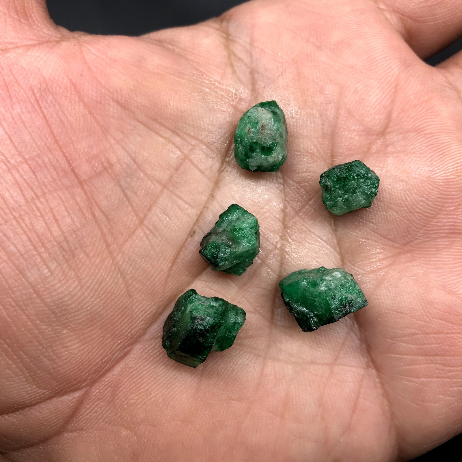 Natural Emerald Mine-Mud Rough Crystal Oiled For Colour Enhancement 37.25 Ct.3