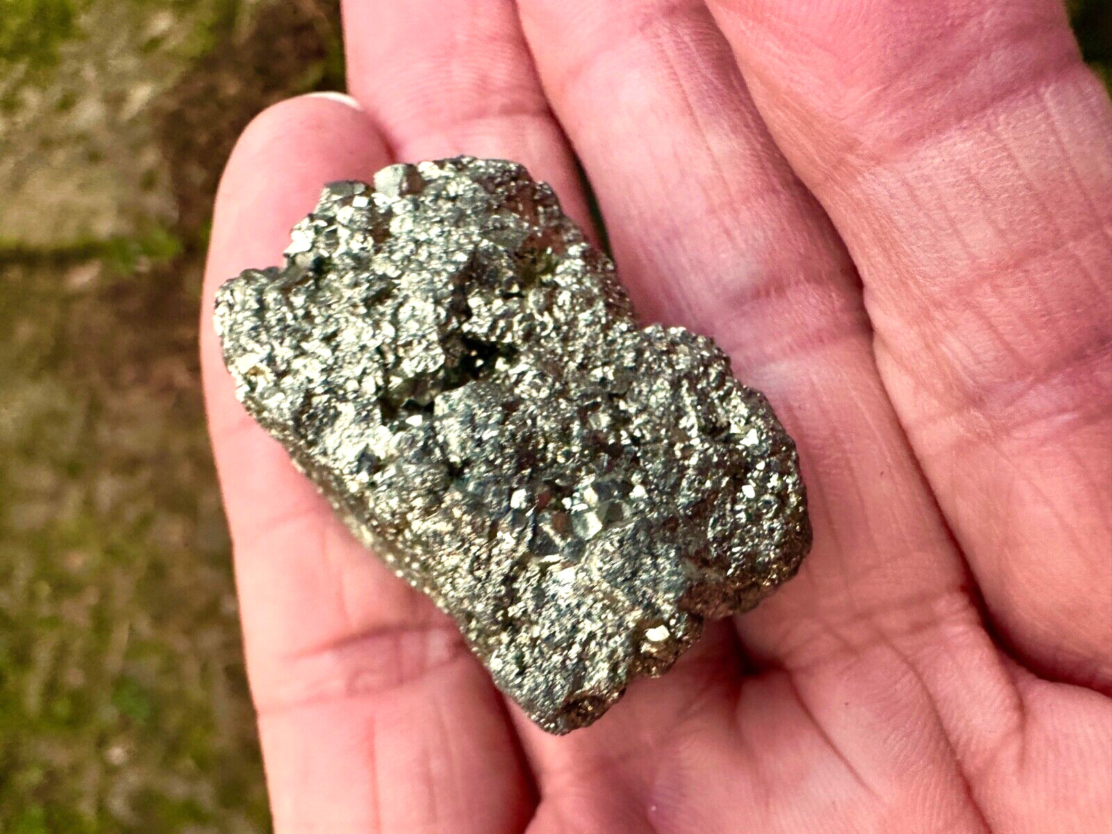 IRON PYRITE FOOLS GOLD ROUGH STONE TINY PYRITE CUBES 37mm x 28mm x 23mm ID CARD